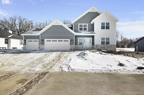 6634 Royal View Dr #167, Deforest, WI 53532
