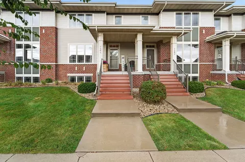 1464 Smithfield Dr, Sun Prairie, WI 53590