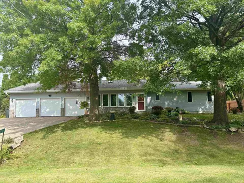 4266 Pella Ln, Mcfarland, WI 53558