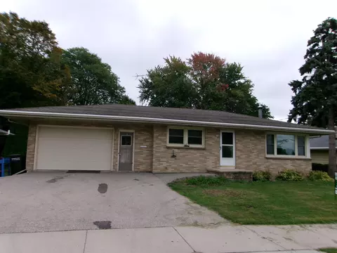 30 Bowen St, Oshkosh, WI 54901