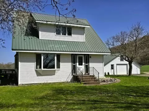 47298 Honey Farm Rd, Gays Mills, WI 54631