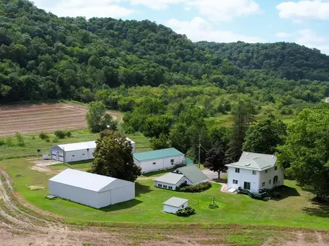 47298 Honey Farm Rd, Gays Mills, WI 54631