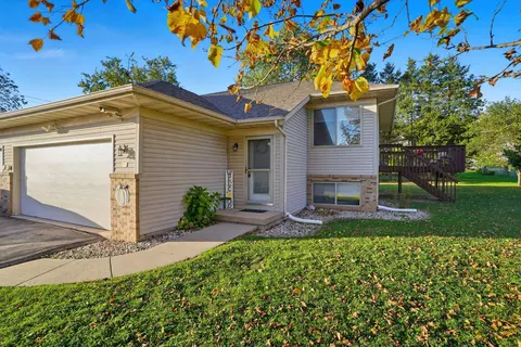 206 Hjemdal Ln, Deerfield, WI 53531