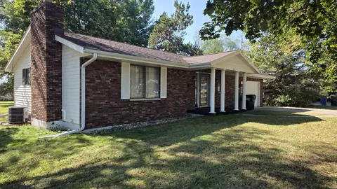 108 W Slifer St, Portage, WI 53901