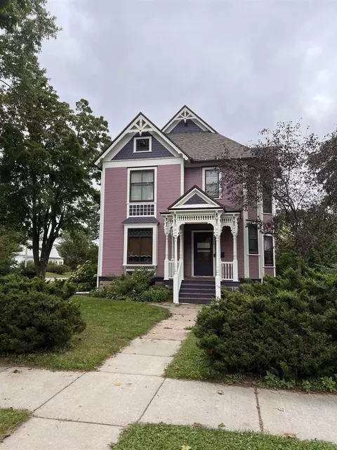 230 4th St, Baraboo, WI 53913