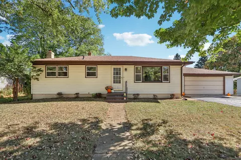 405 Meadow Wood Dr, Mount Horeb, WI 53572