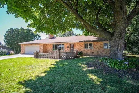 706 Woodland Dr, Sun Prairie, WI 53590