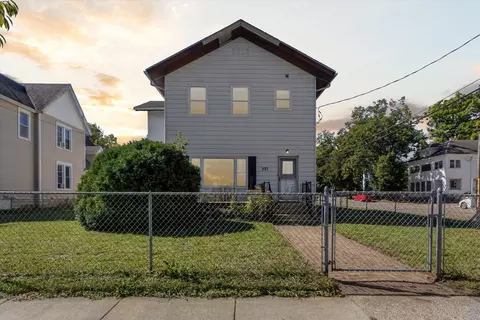 337 N Jackson St, Janesville, WI 53548