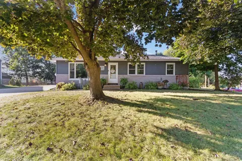 2254 Staborn Dr, Beloit, WI 53511