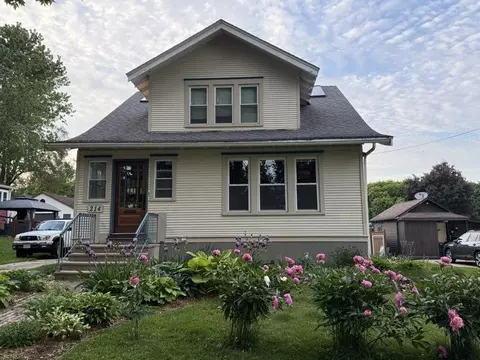 214 Hickory St, Fort Atkinson, WI 53538