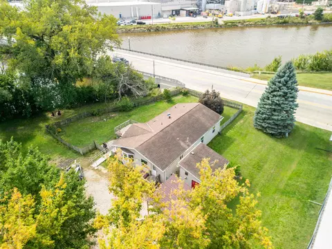 812 S Main St, Jefferson, WI 53549