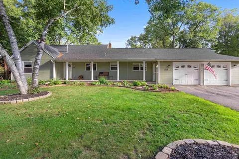 2513 White Oaks Dr, Beloit, WI 53511