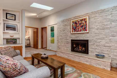 208 Saratoga Cir, Madison, WI 53705