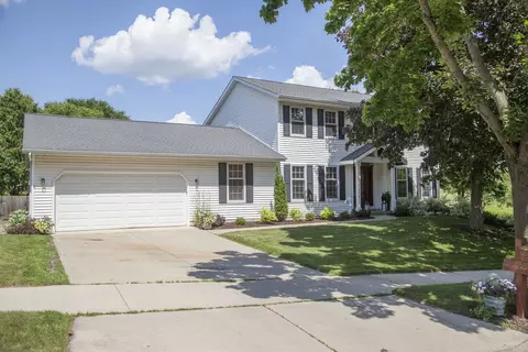 2945 Maple Run Dr, Madison, WI 53719