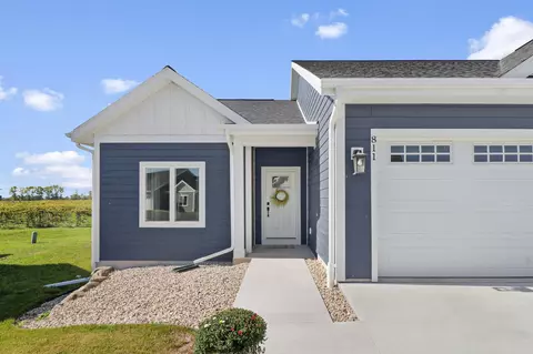 811 Vineyard Ct, Cambridge, WI 53523