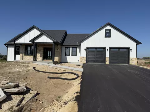 192 Antoine St, Mineral Point, WI 53565