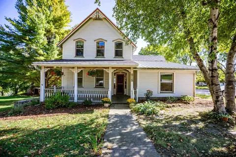 918 S Wisconsin St, Mineral Point, WI 53565