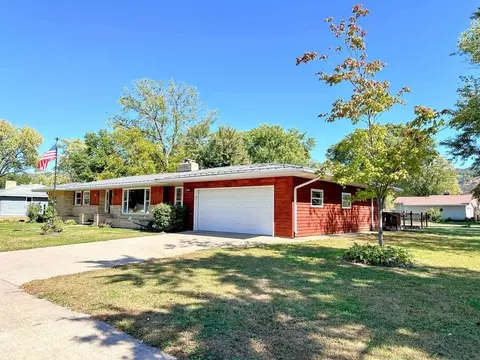 620 S Buchanan St, Prairie Du Chien, WI 53821