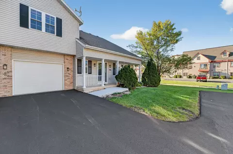 994 Chandler Ln, Sun Prairie, WI 53590