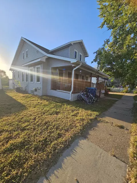 465 Galena St, Benton, WI 53807