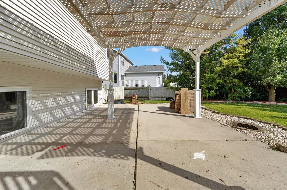 Exterior - 1077 Gas Light Dr, Sun Prairie, WI 53590 photo 7 of 14