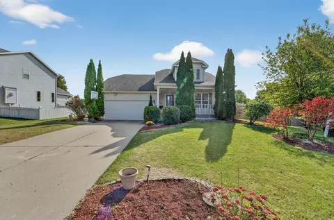 Exterior - 1077 Gas Light Dr, Sun Prairie, WI 53590 photo 1 of 14