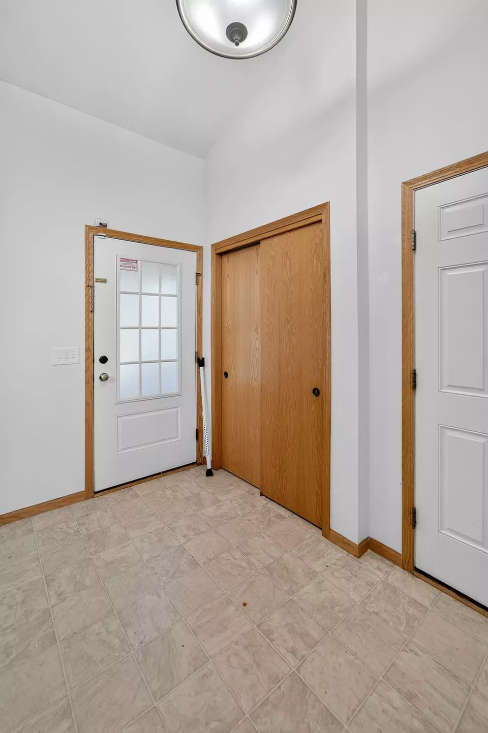Entry Way - 1077 Gas Light Dr, Sun Prairie, WI 53590 photo 2 of 4