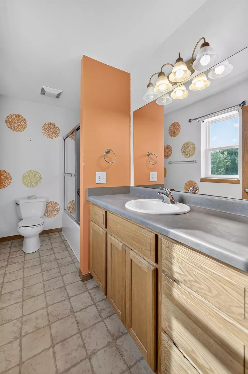 Bath - 1077 Gas Light Dr, Sun Prairie, WI 53590 photo 2 of 3
