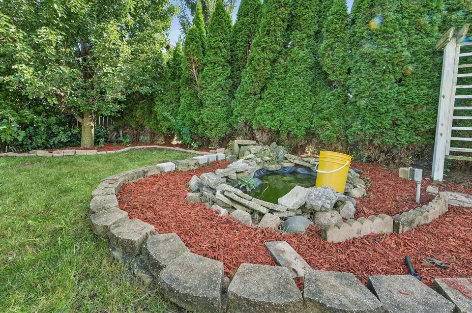 Exterior - 1077 Gas Light Dr, Sun Prairie, WI 53590 photo 11 of 14