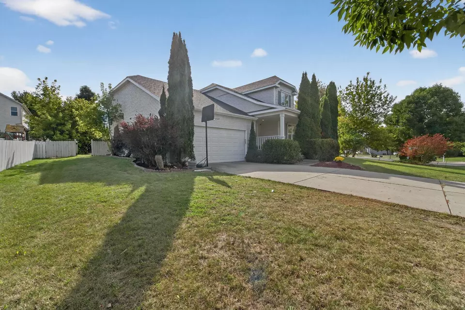 Exterior - 1077 Gas Light Dr, Sun Prairie, WI 53590 photo 13 of 14