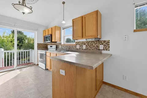 Kitchen - 1077 Gas Light Dr, Sun Prairie, WI 53590 photo 1 of 5