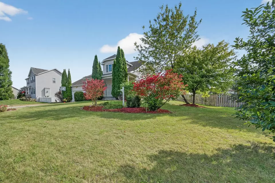 Exterior - 1077 Gas Light Dr, Sun Prairie, WI 53590 photo 12 of 14