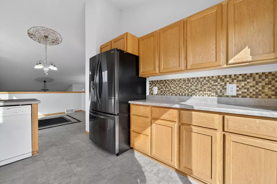 Kitchen - 1077 Gas Light Dr, Sun Prairie, WI 53590 photo 5 of 5