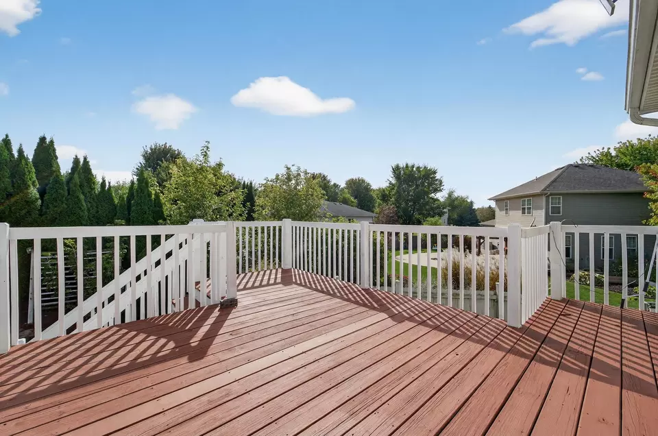 Exterior - 1077 Gas Light Dr, Sun Prairie, WI 53590 photo 4 of 14