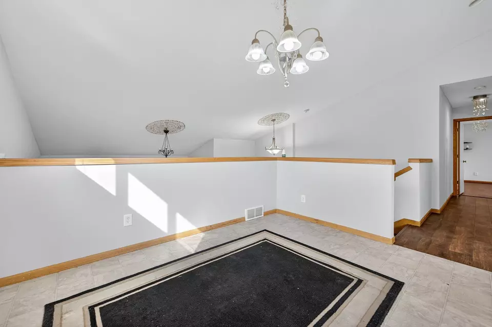 Entry Way - 1077 Gas Light Dr, Sun Prairie, WI 53590 photo 3 of 4