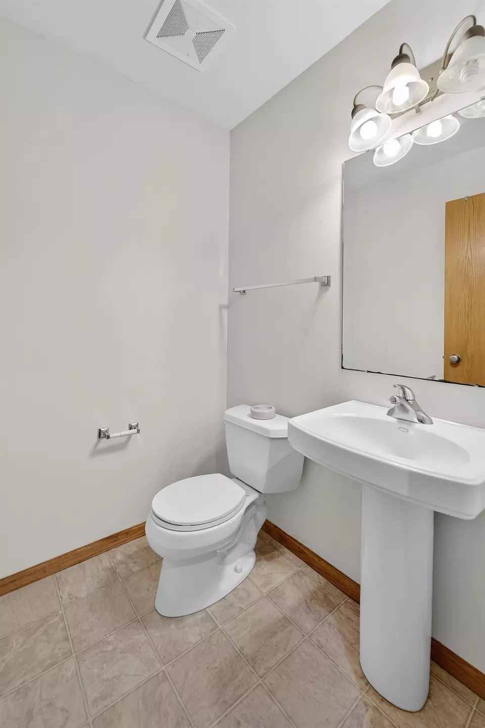 Bath - 1077 Gas Light Dr, Sun Prairie, WI 53590 photo 1 of 3