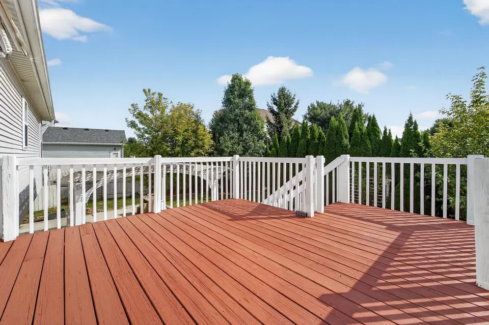 Exterior - 1077 Gas Light Dr, Sun Prairie, WI 53590 photo 3 of 14