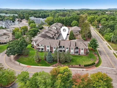 670 E Lake Ave #211, Wisconsin Dells, WI 53965