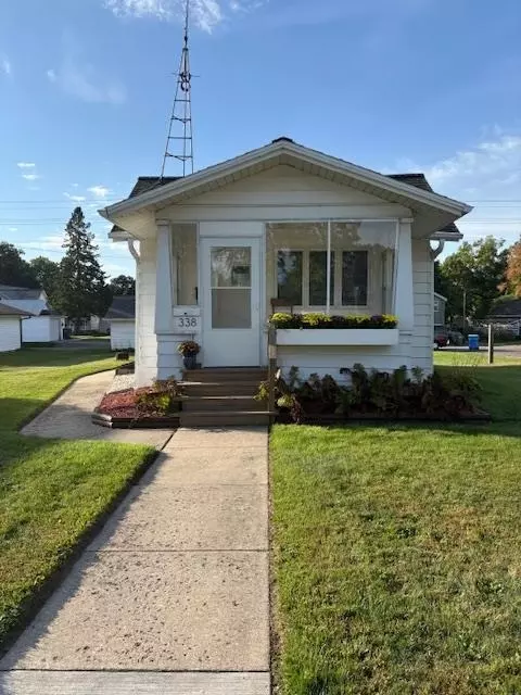 338 8th St, Baraboo, WI 53913