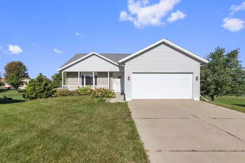 669 N Woods Edge Dr, Oregon, WI 53575