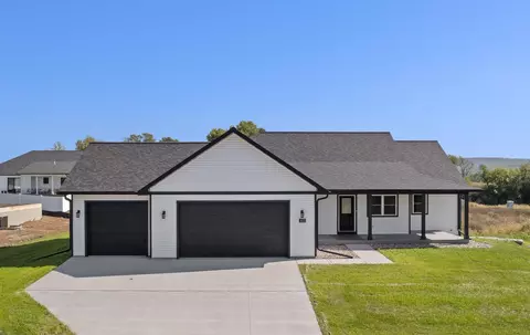 412 Eisenhower St, Baraboo, WI 53913