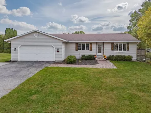 633 Naragansett Ave, Baraboo, WI 53913