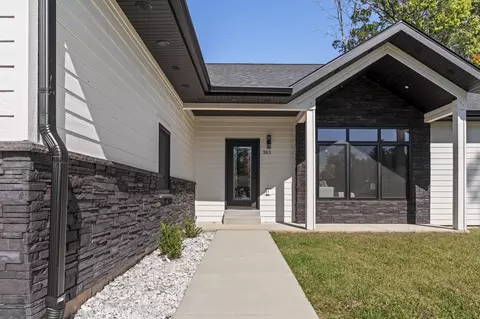 383 Oakbrook Dr, Wisconsin Dells, WI 53965