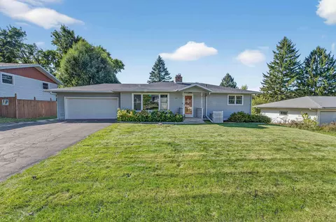 216 Sanford Dr, Deforest, WI 53532