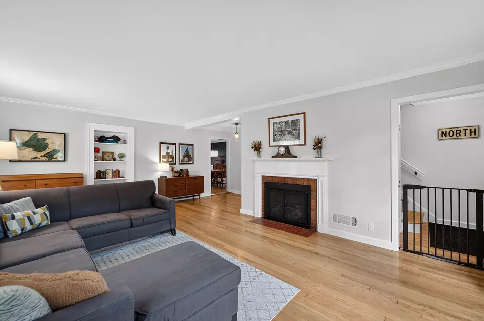 Living - 460 Glenway St, Madison, WI 53711 photo 2 of 4