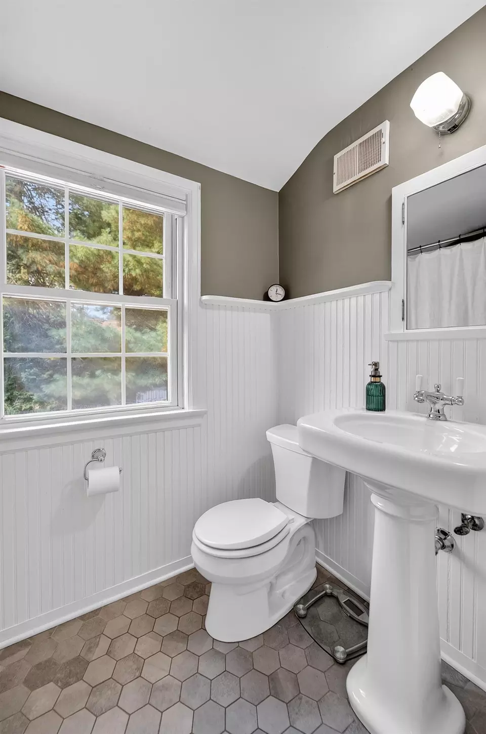 Bath - 460 Glenway St, Madison, WI 53711 photo 2 of 2