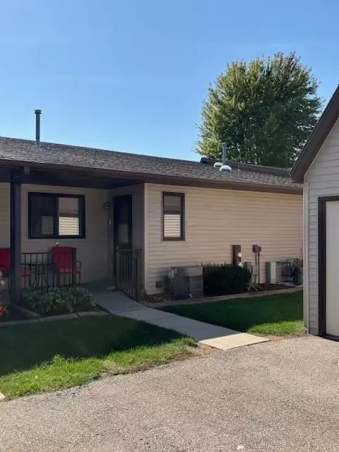 550 N Douglas St #N, Ripon, WI 54971