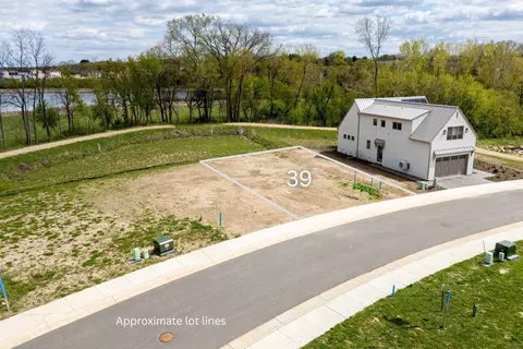 7533 California Love Trl, Middleton, WI 53562
