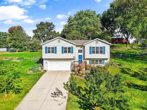 17 Sunrise Ct, Dane, WI 53529