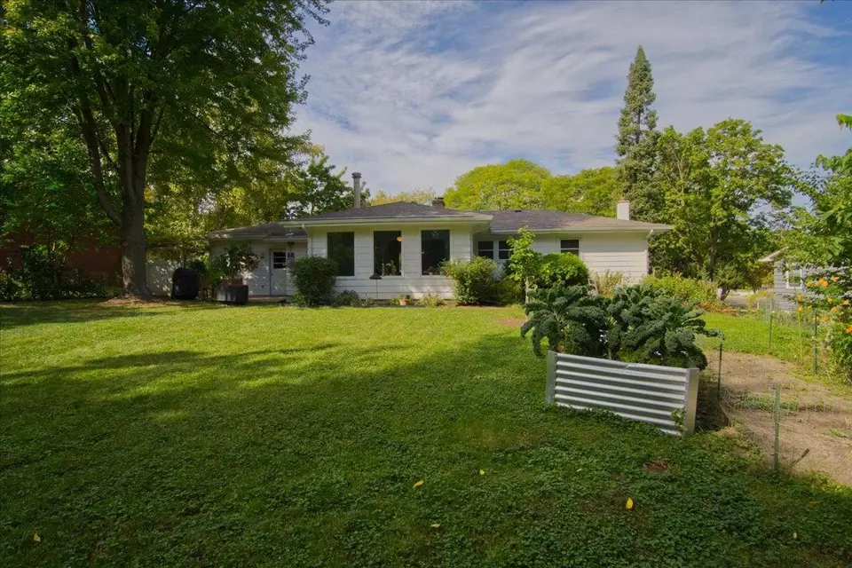 Exterior - 5017 Regent St, Madison, WI 53705 photo 8 of 9
